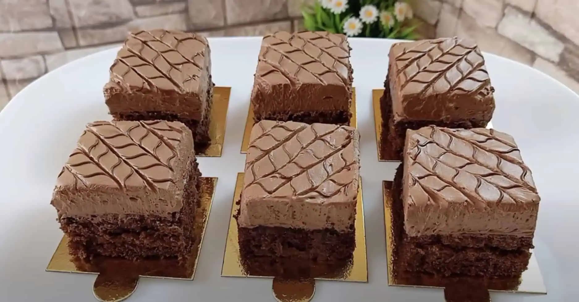 KÁVOVÝ blesk s kokosom: Jeden fantastický koláč z hrnčeka pripravený za 10 minút, každý si naň pýtal recept!