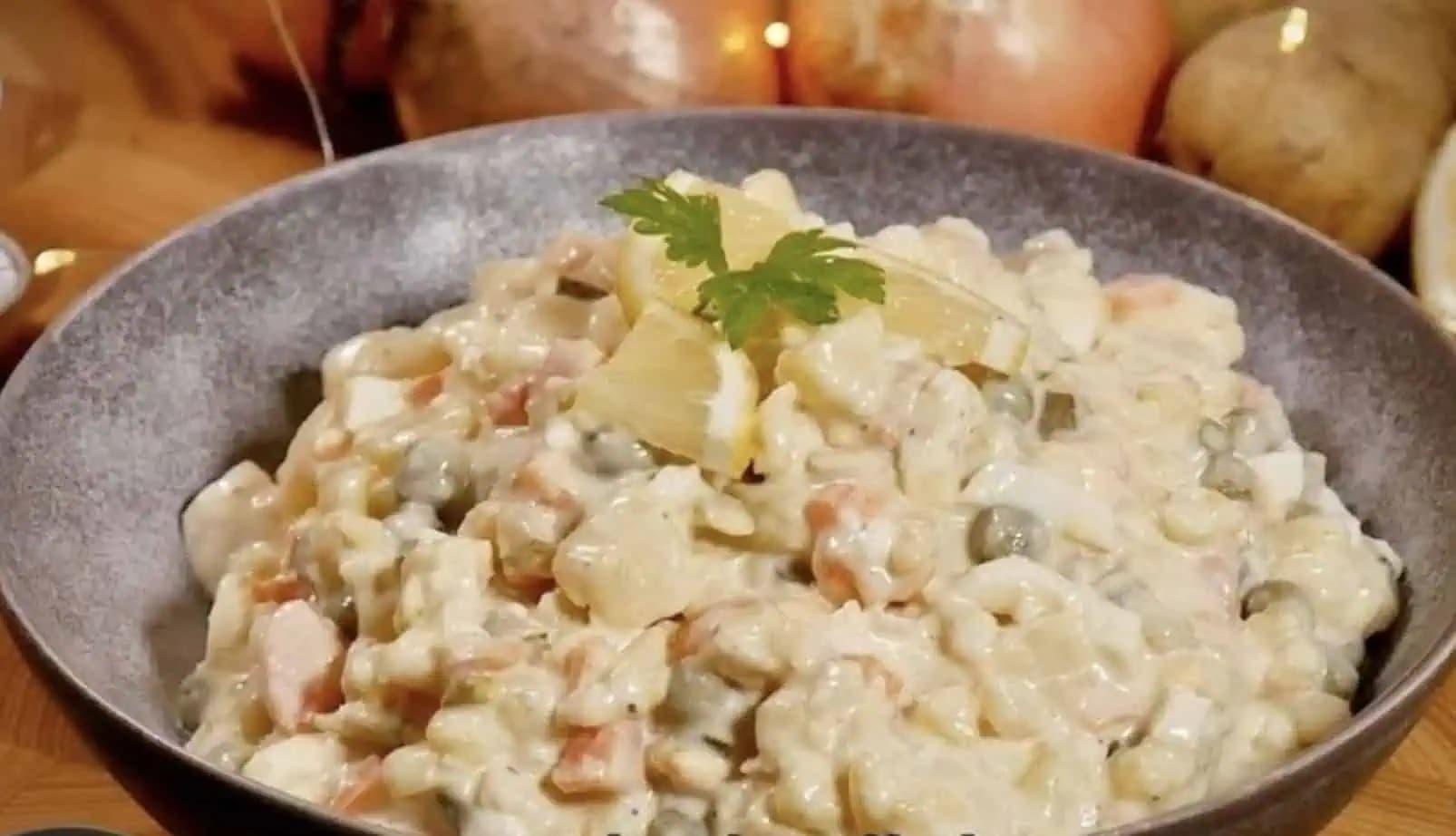 Legendárny VIANOČNÝ zemiakový šalát, ktorý každý miluje: Tento recept si VYTLAČTE, lepší nenájdete!