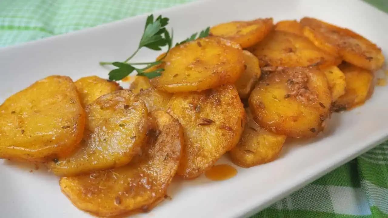 Rímske marinované zemiaky s cesnakom: Keď pripravíte doma takto zemiaky, všetci vás budú nosiť na rukách!