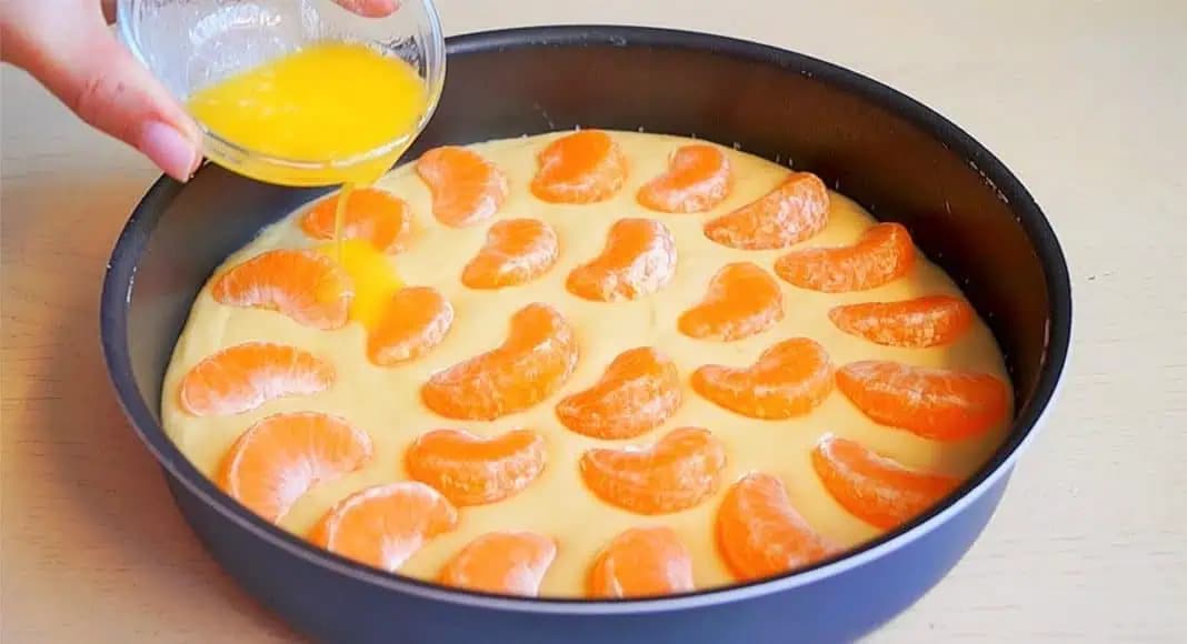 Rozvoniava celý dom: Rýchly KOLÁČ s mandarínkami ku kávičke – za 30 minút hotový!