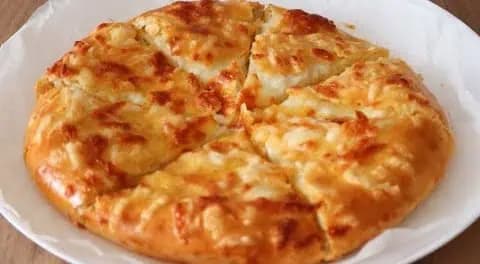 Vynikajúci syrový posúch: Hrnčekový recept, ktorý zvládnete aj o polnoci!