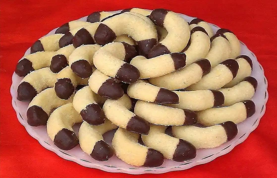 Bleskové „super krehké“ vanilkové rožky máčané v čokoláde: Pridajte do nich pudingový prášok a budete prekvapení, aké sú fantastické!