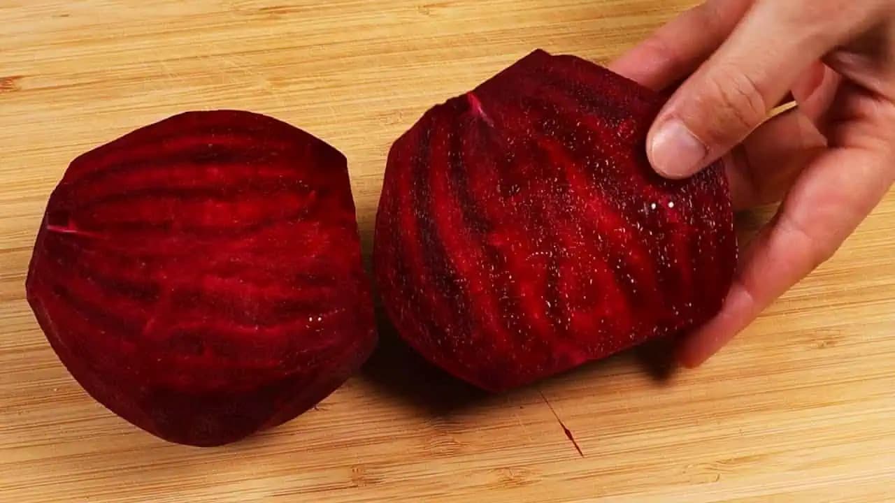 Zdravý a chutný  šalát: Červená repa posilní imunitu a táto lahodná kombinácia poteší aj vaše chuťové poháriky!