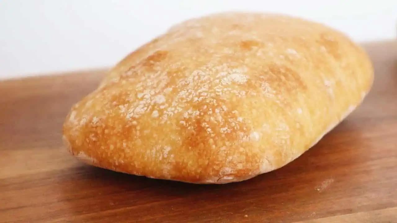 Taliansky chlebík „ciabatta“ bez miesenia: Tento recept si uložte a nemusíte po chlieb stále chodiť do obchodu!