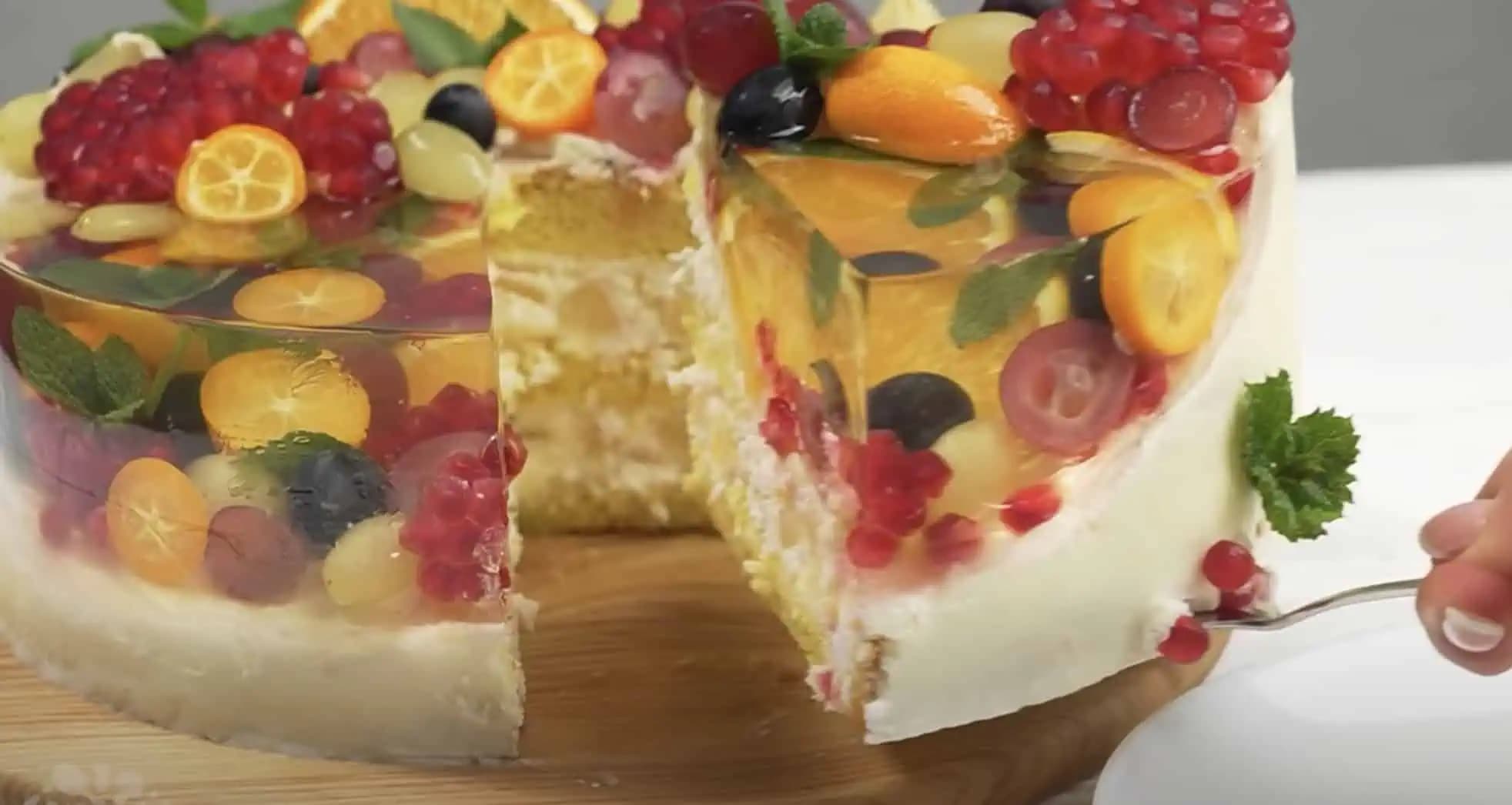 Úžasná ŽELÉ torta, ktorá ohúri každého: Upiekla som jednoduchú piškótu a pridala ovocie – chutnejší dezert som v živote nejedla!