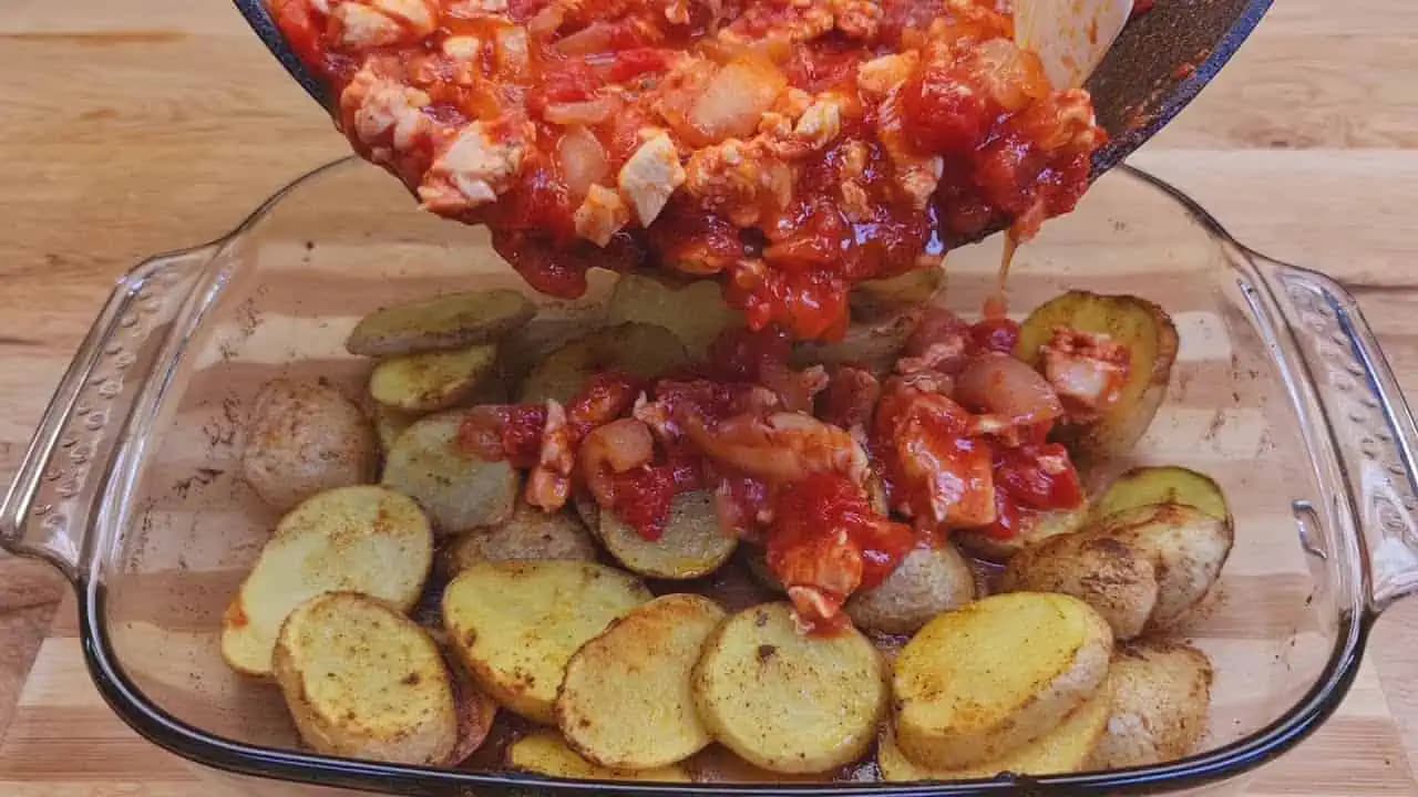 Bleskovka z kuracieho mäsa a zemiakov: Rýchly a chutný recept, ktorý treba mať vždy po ruke!