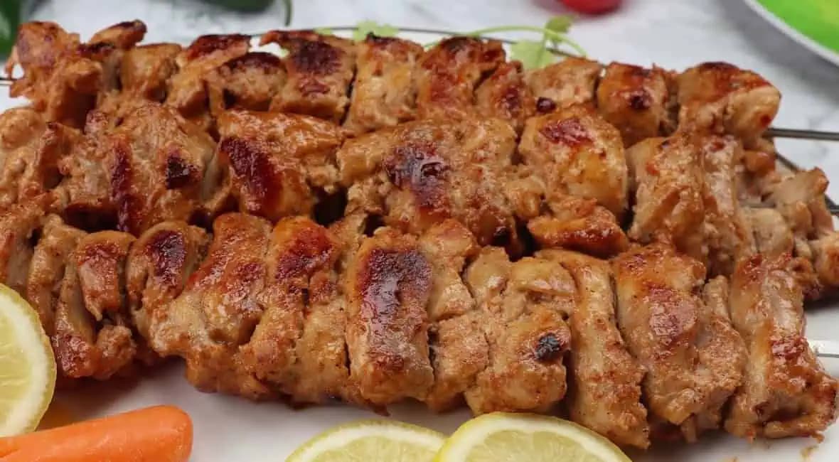 Pripravte si doma fantastický kurací špíz: Ak máte doma kuracie mäso a váhate, čo s ním, vyskúšajte tento skvelý recept!