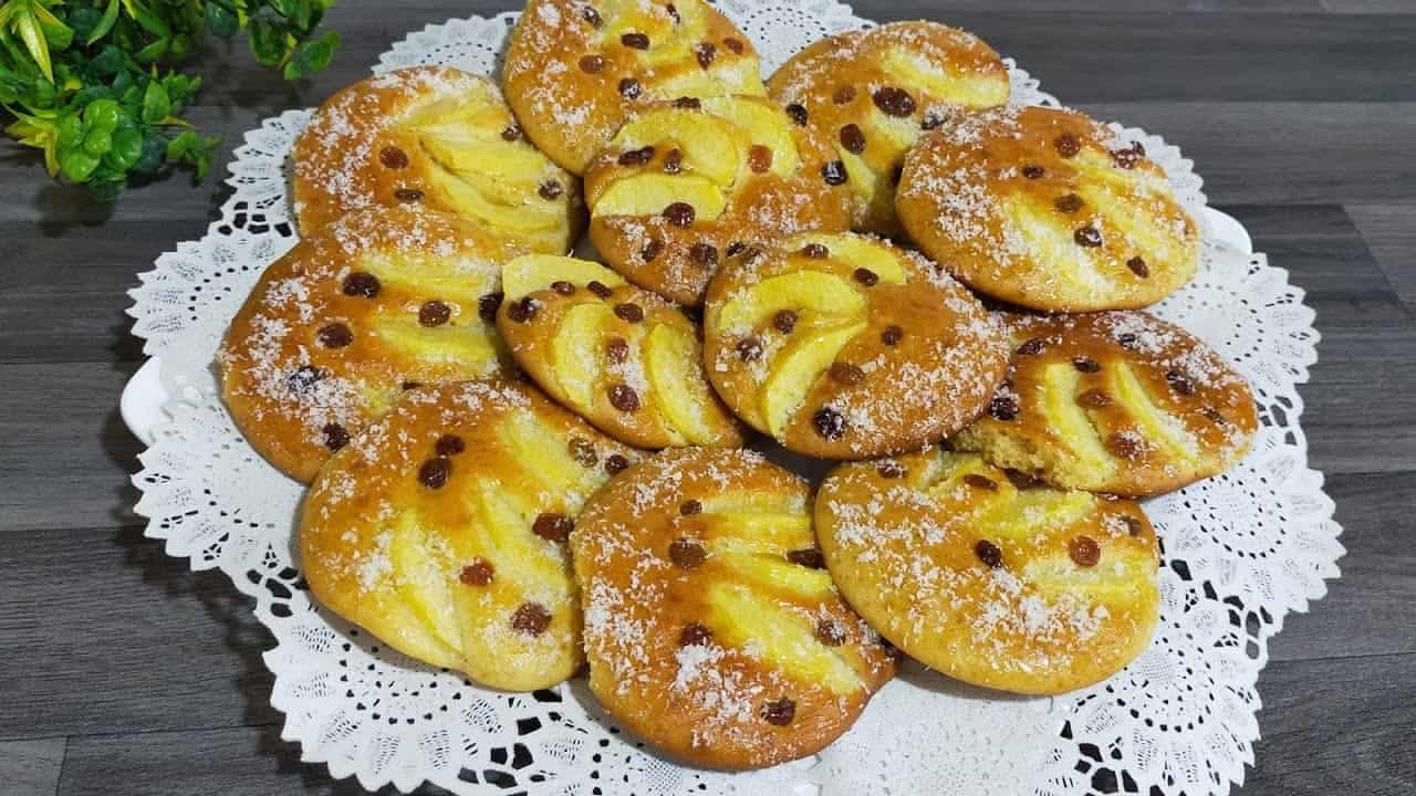 Krehučké a RÝCHLE jablkové koláčiky upečené za 15 minút: Hotové sú raz-dva, voňajú po celom dome a chutia fantasticky!