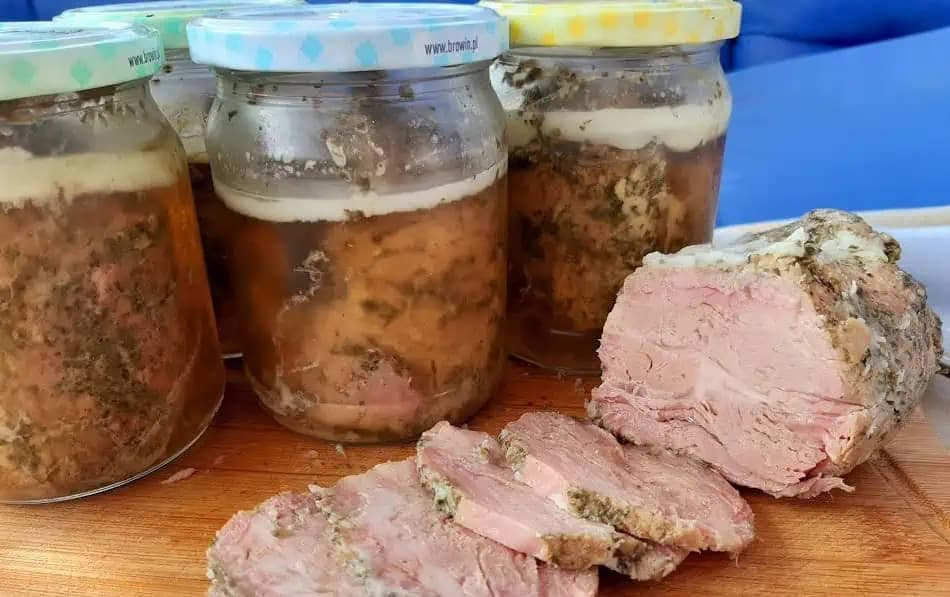 Nakladaná krkovička v zaváraninových pohároch: Jemné mäsko, ktoré máte vždy poruke – stačí len otvoriť pohár!