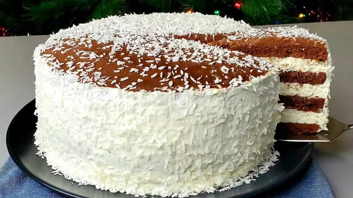 Zasnežená čokoládová torta s famóznym krémom: Je taká úžasná, že o posledný kúsok bude pri stole bitka!
