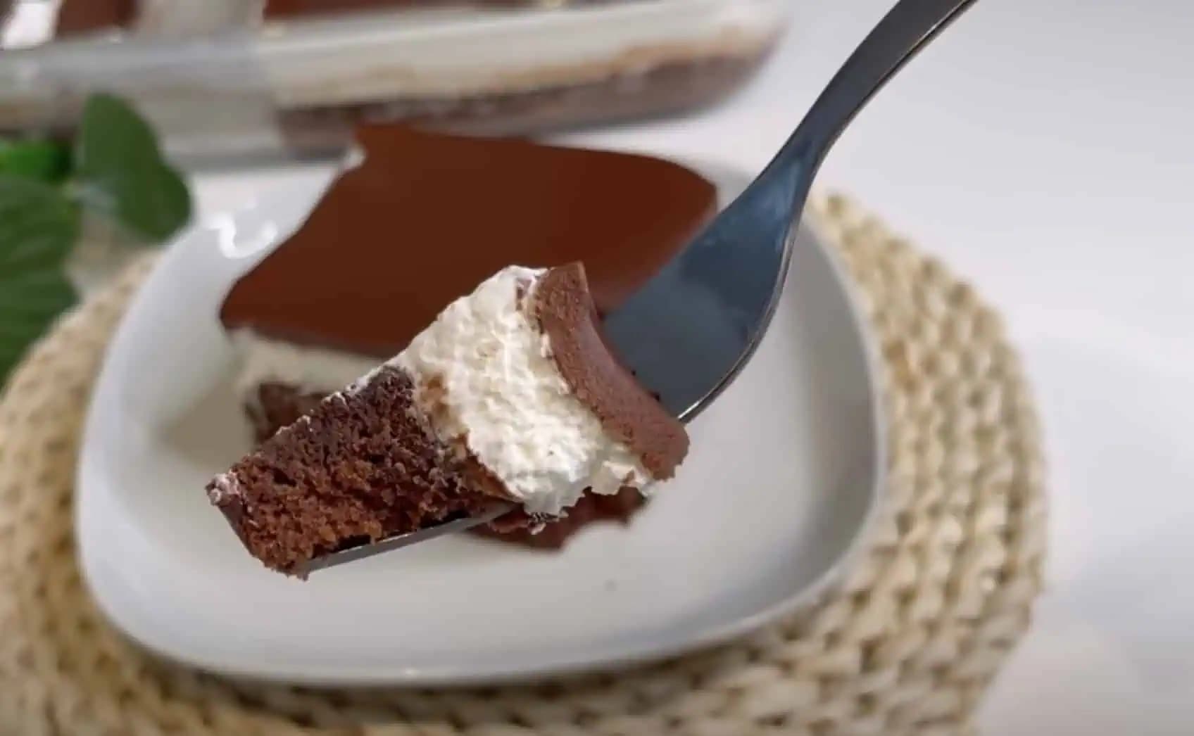 Jednoduchý koláč s kyslou smotanou, ktorý prekoná aj ZÁKUSKY: Tento krém používajú aj profi cukrári – ohromný aj do tort!