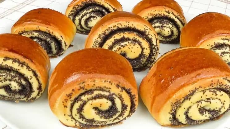 Mini záviny s makovou plnkou: Cesto s bielym jogurtom si treba ULOŽIŤ – pečivo je mäkučké celé dni!