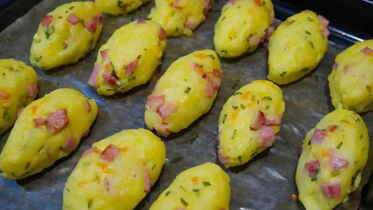 Zemiaky už nevyprážam, ale pripravujeme LEN takto: Najchutnejšie pečené zemiaky so syrom a cesnakom, aké ste kedy jedli!