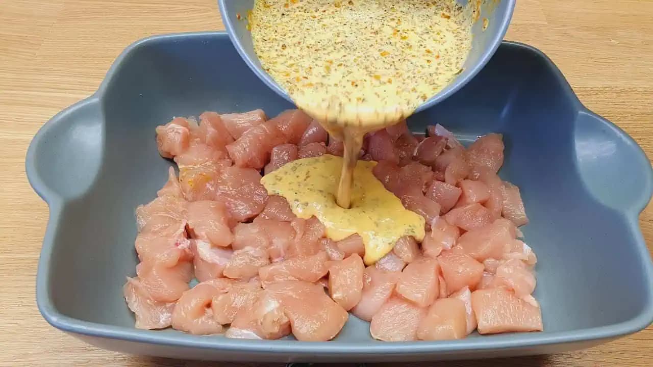 Pečené kuracie kúsky na spôsob GYROS: Najjemnejšie mäsko, aké ste kedy jedli, tromfne aj vyprážaný rezeň!