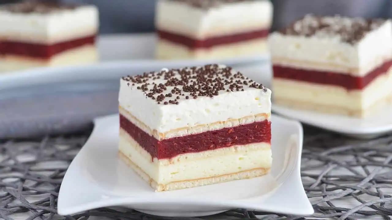 Na tento dezert nepotrebujete rúru: Nepečený malinový dezert, ktorý sa topí na jazyku a všetci ho milujú!