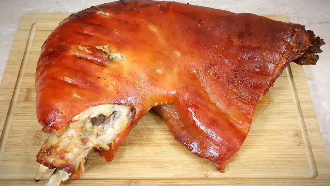 Delikátne pečené bravčové stehno: Pripravte si túto fantastickú dobrotu doma v rúre!