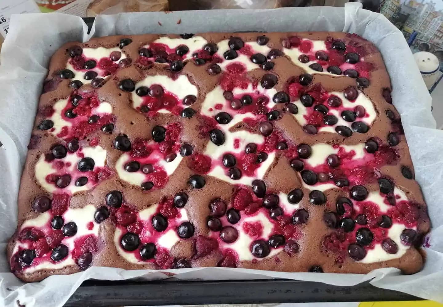 Fantastická TVAROHOVÁ rýchlovka z hrnčeka: Výborný koláč s ovocím – šťavnatý, vynikajúci a príprava vám zaberie 5 minút!