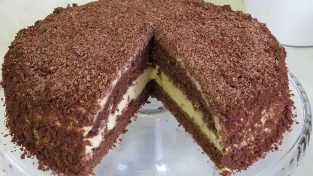 Blesková kakaová torta s ovocným krémom: Táto torta je super rýchla, super chutná a na krém potrebujete len 2 suroviny!