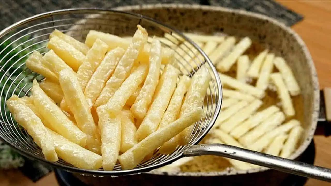 Fantastické domáce hranolky, v strede jemné, zvrchu chrumkavé: Chutia úžasne a hotové sú za pár minút!