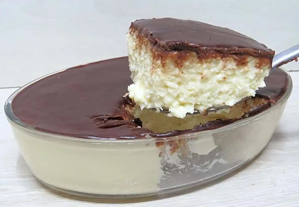 Keď dám na stôl tento krémový kokosový dezert s čokoládou, všetci vylizujú taniere: Chutí ako zmrzlina a je to dobrota ako hrom!