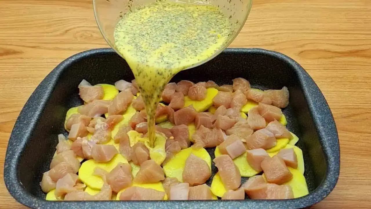 Máte v chladničke kuriacie filety a premýšľate, čo s nimi? Vyskúšajte toto rýchle a chutné jedlo, ktoré si zamilujete!