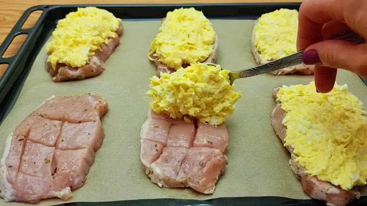 Neuveriteľne lahodné mäsko z rúry: Z bravčového karé nerobte len rezne a miesto nich vyskúšajte tento skvelý recept!