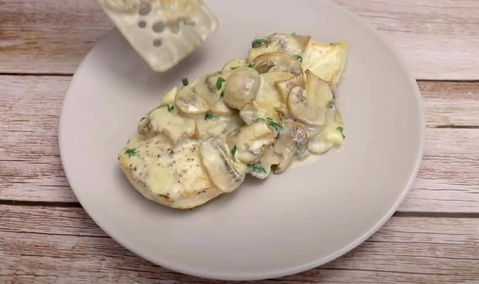 Kuracie prsia v krémovej omáčke s hubami