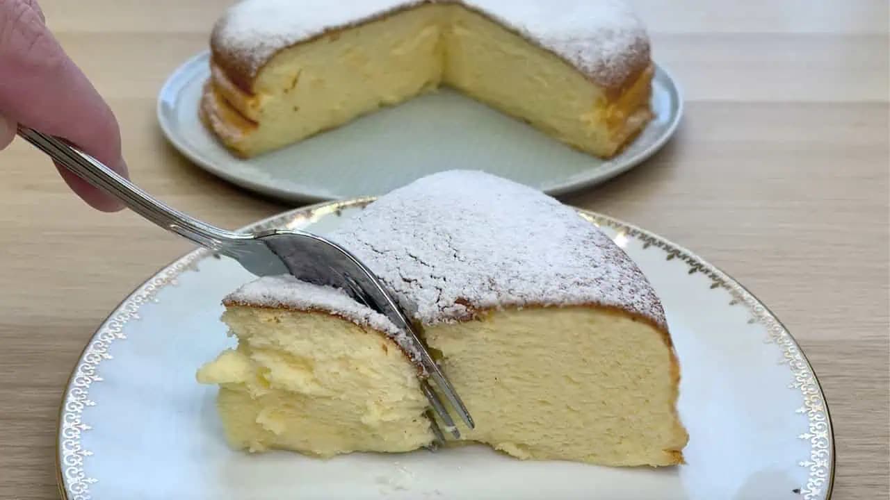 Taký úžasný jogurtový koláč tu ešte nebol (úplne BEZ MÚKY): Každý si od vás vypýta recept!