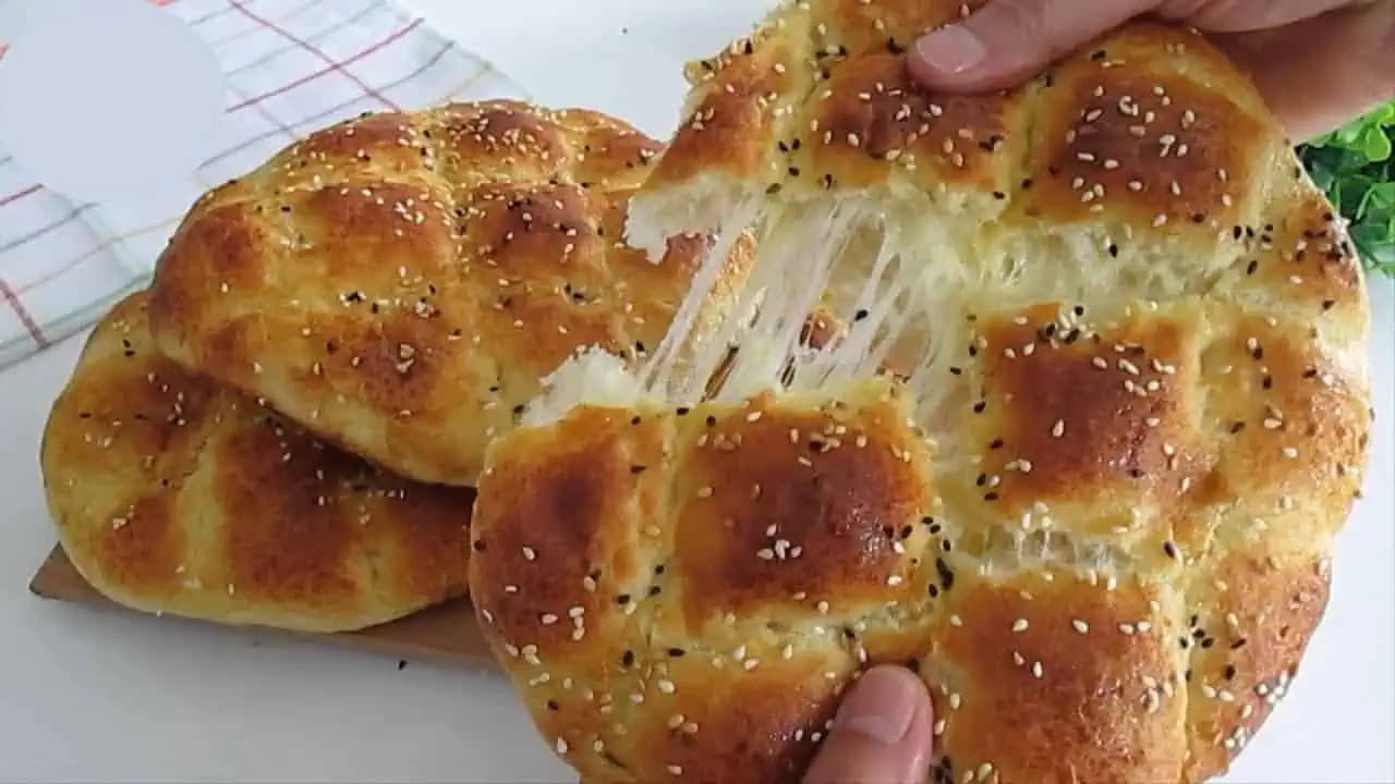 Jemné a dokonale chutné domáce POSÚCHY (4 kusy na 1 plechu):  Zvládne to každý, kto má doma syr a múku!