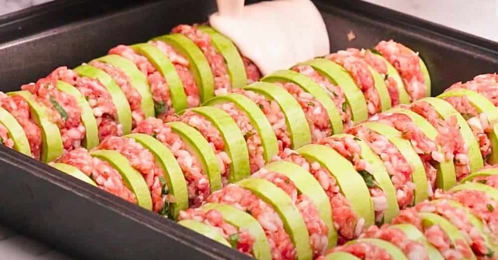 Prekladaná CUKETA s mletým mäsom: Toto je jediné jedlo z cukety, za ktoré vás bude aj manžel nosiť na rukách!