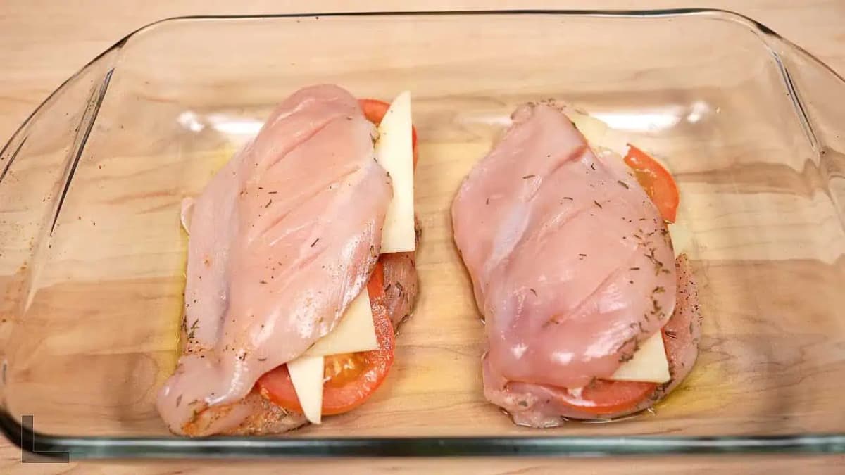 Jednoduchý a chutný recept na PLNENÉ kuracie prsia: Len rozkrojiť, naplniť a výborný obed je do pol hodinky na stole!