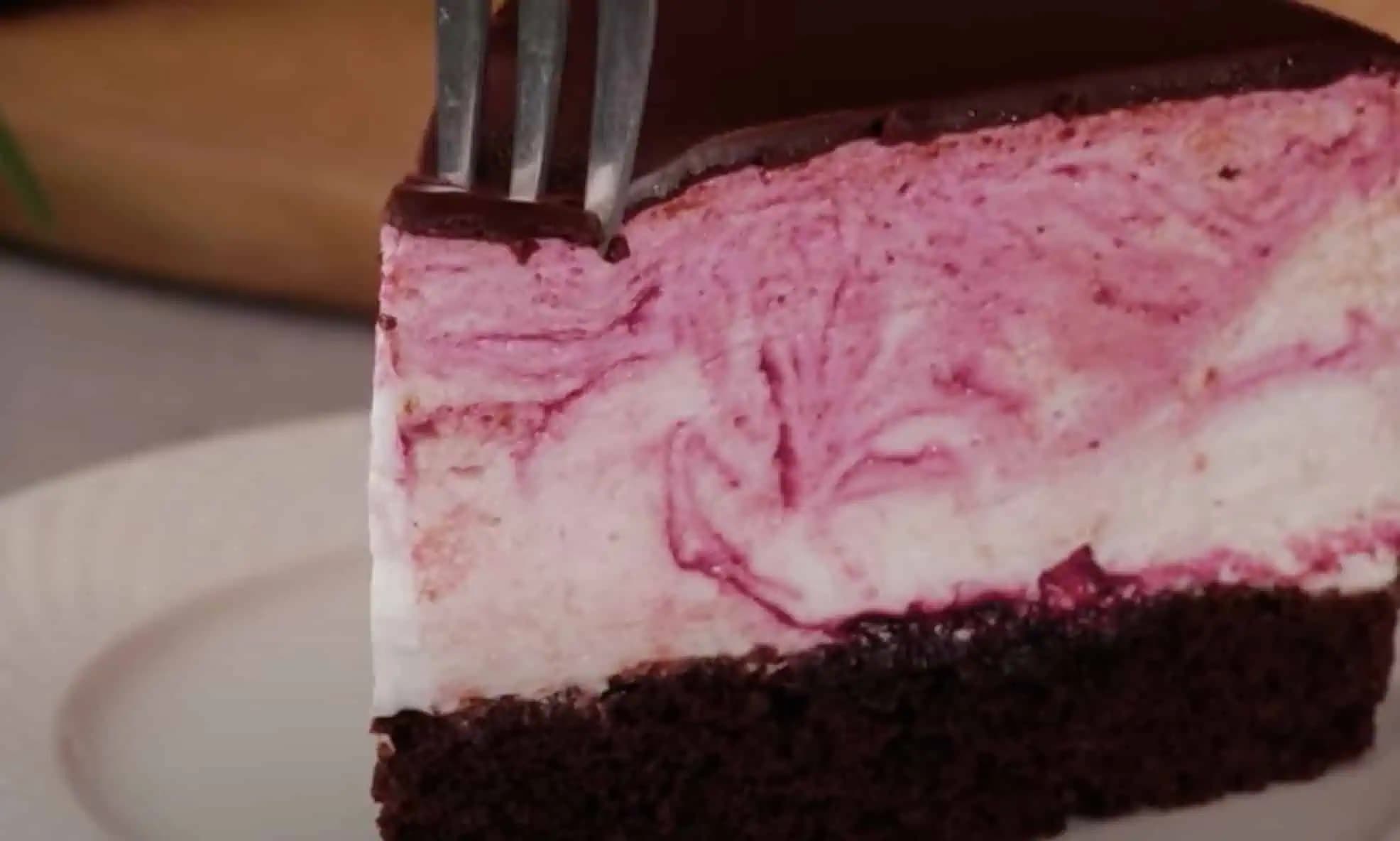 Úžasná RÝCHLA torta, ktorá chutí ako zmrzlina: Dezert, ktorý ktorý vyzerá ako z luxusnej cukrárne a pripravíte ho behom chvíle!