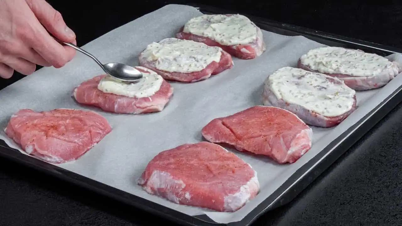 Fantastické bravčové plátky zapečené v rúre: Keď ich pečiem, všetkým v dome sa zbiehajú slinky!