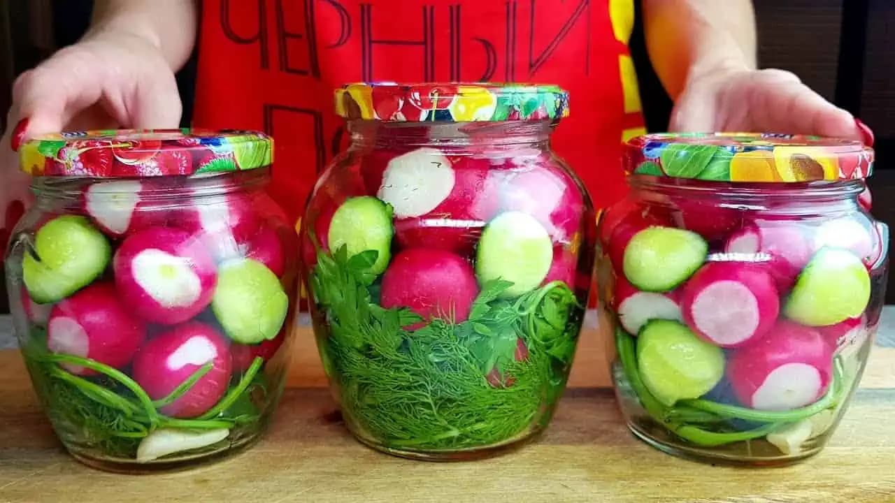 S úrodou reďkoviek, ktorá sa nezje, urobte toto: V zime len otvoríte pohár a máte chutnú zeleninu vždy poruke!