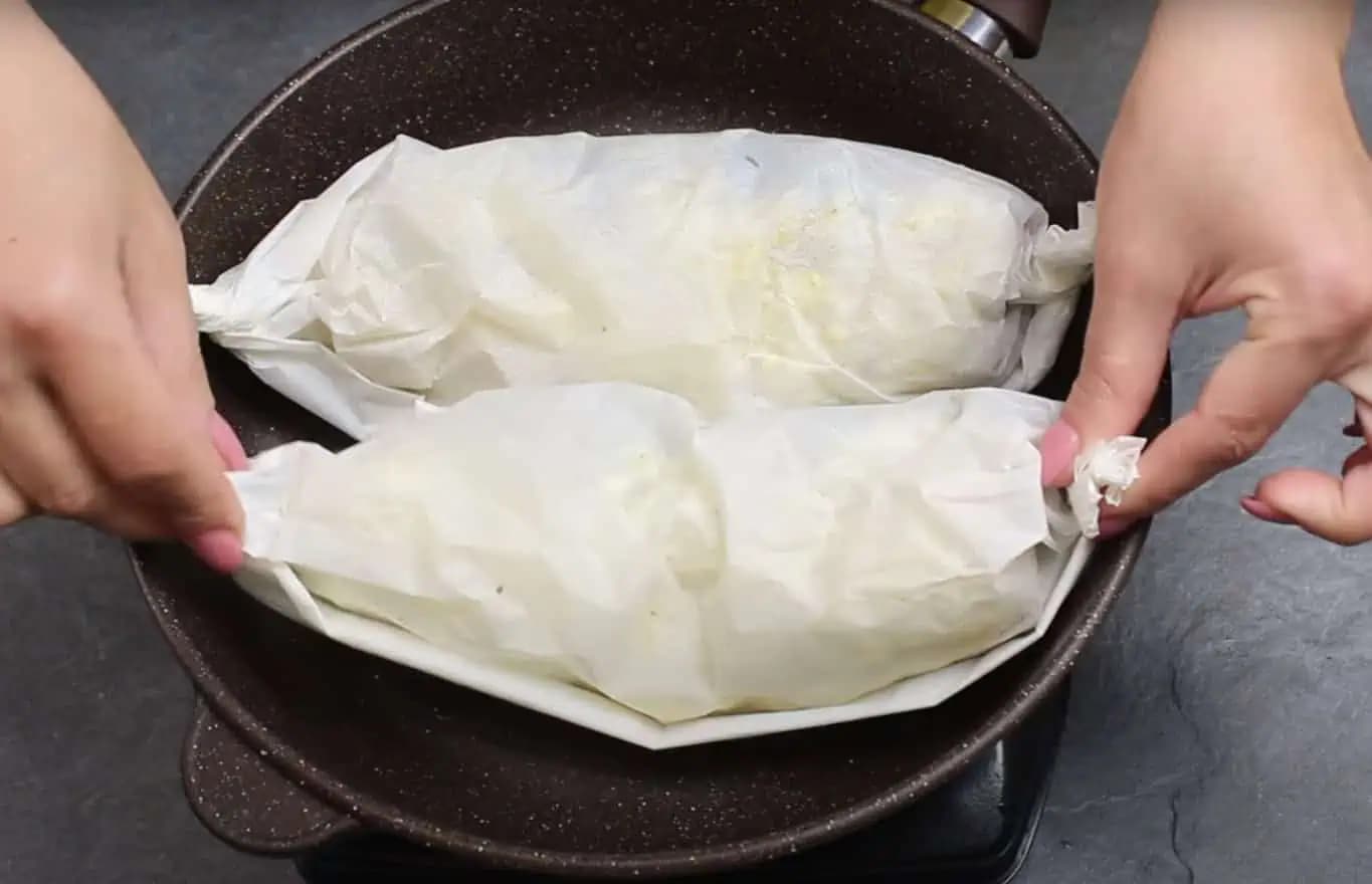 Keď budete nabudúce pripravovať makrelu, zabaľte ju do papiera na pečenie a vložte na suchú panvicu: Chuť fantastická a bez rybieho zápachu!