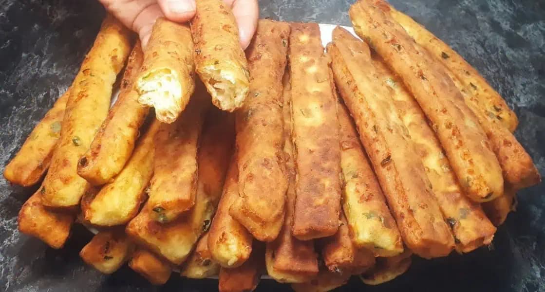 Pripravte si tieto tyčinky z kefírového cesta a máte chutné občerstvenie hotové za 10 minút!