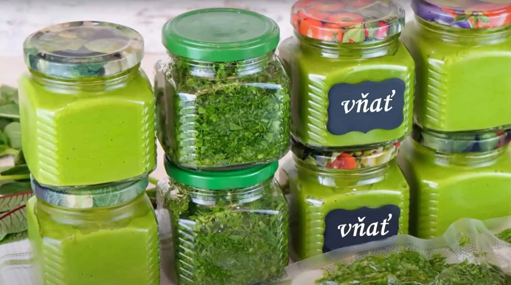 4 super spôsoby, ako si uskladniť vňate na zimu: Zachovajú si sviežu farbu, aj čerstvú chuť a príprava je veľmi jednoduchá!