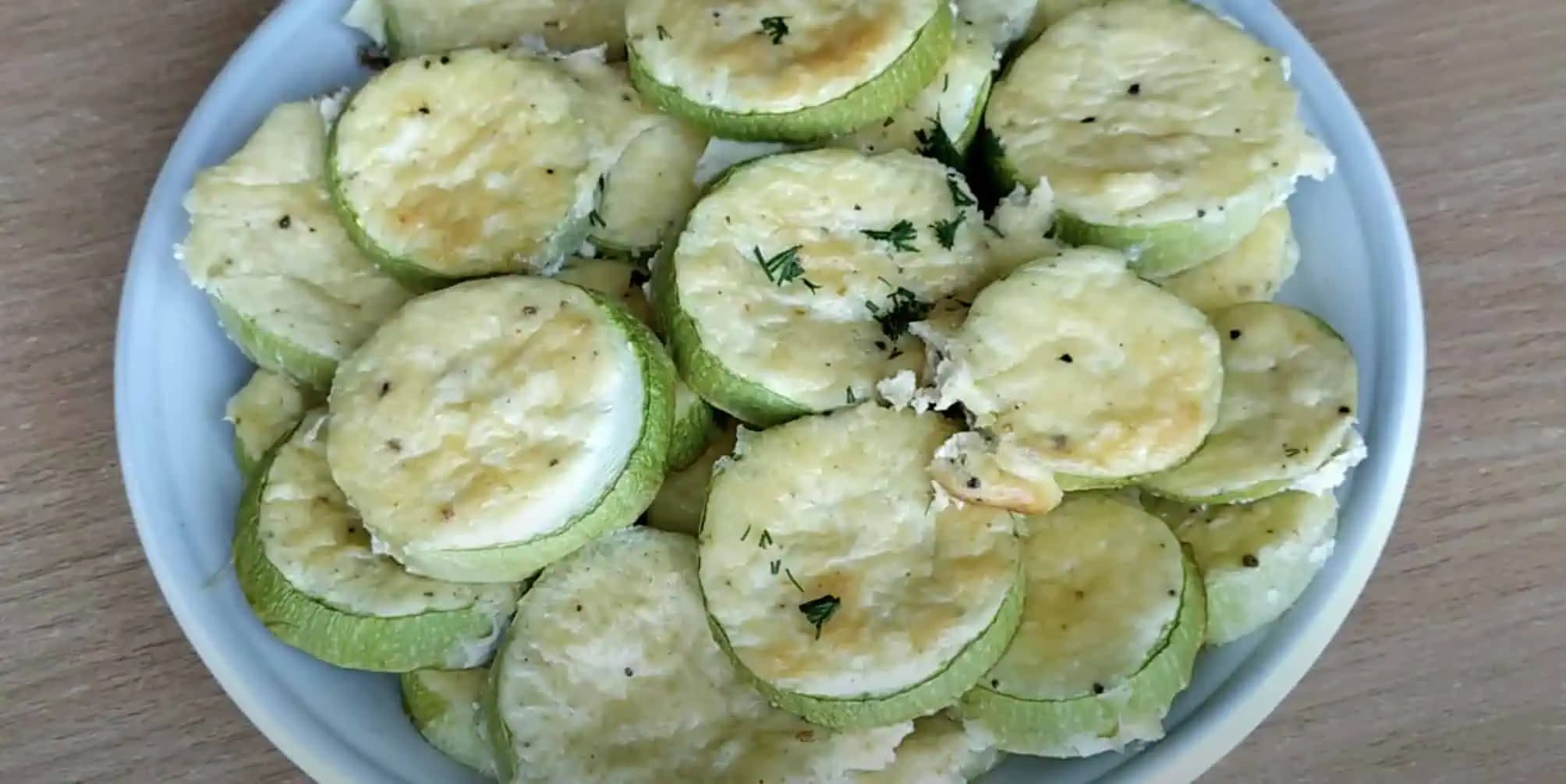 Cuketu už nevyprážam ani neobaľujem: Naučila som som sa tento geniálny RECEPT v rúre – jednoduchšie, chutnejšie a netreba stáť pri sporáku!