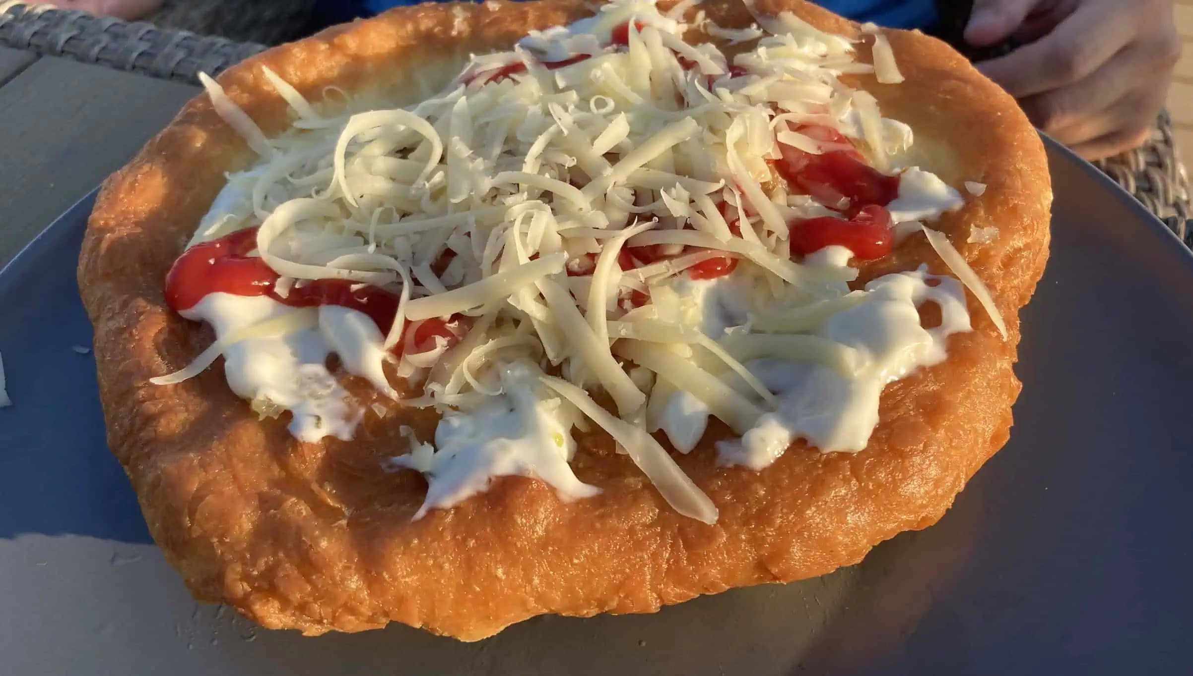 Moja mama pozná RECEPT na najlepšie rýchle langoše BEZ droždia: Nenasiaknu olejom, sú mäkučké a chutia fantasticky!