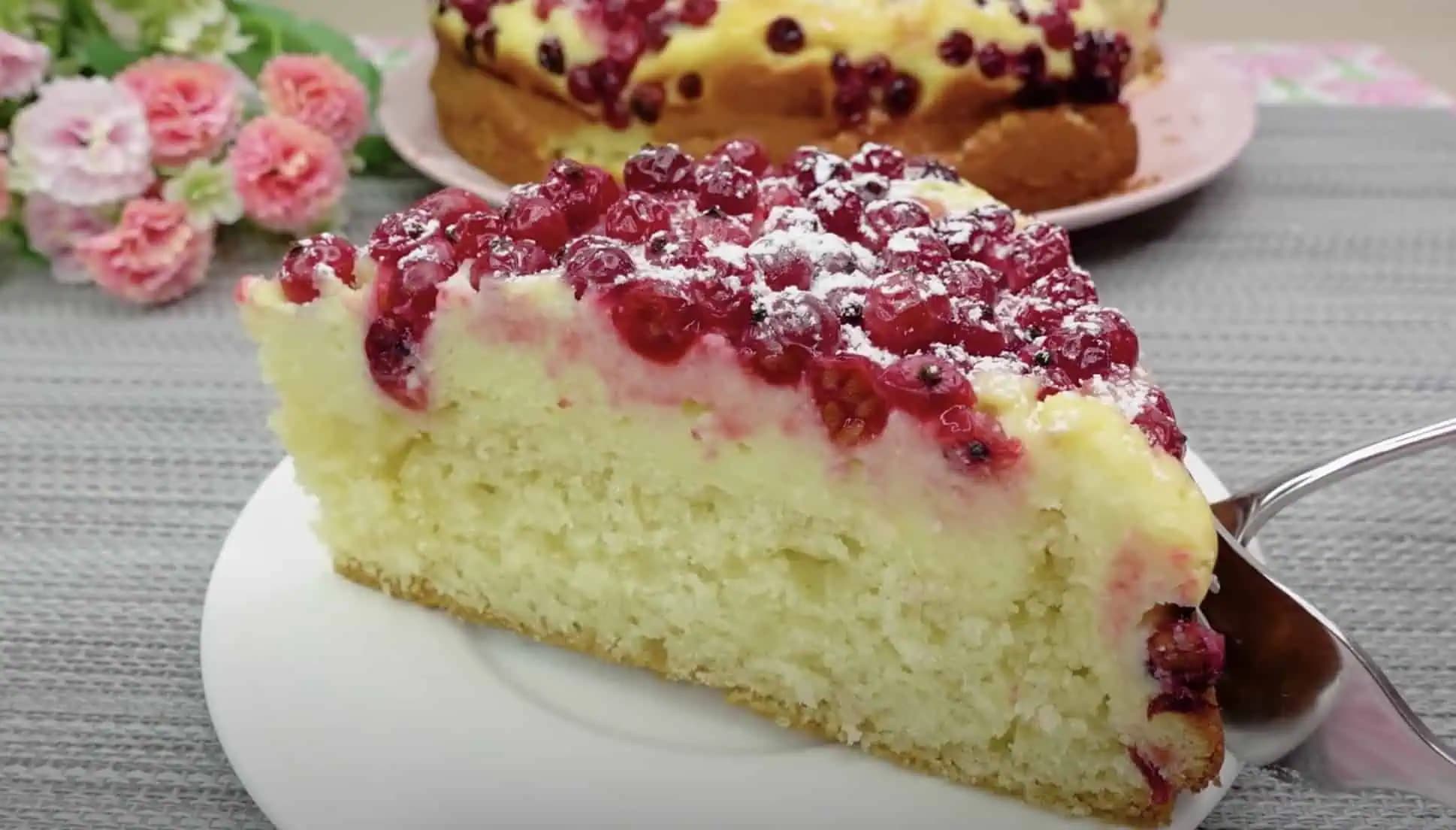 Najchutnejší tvarohový koláč, aký som kedy jedla: Ľahučké cesto s RÍBEZĽAMI a jemnou tvarohovou plnkou!