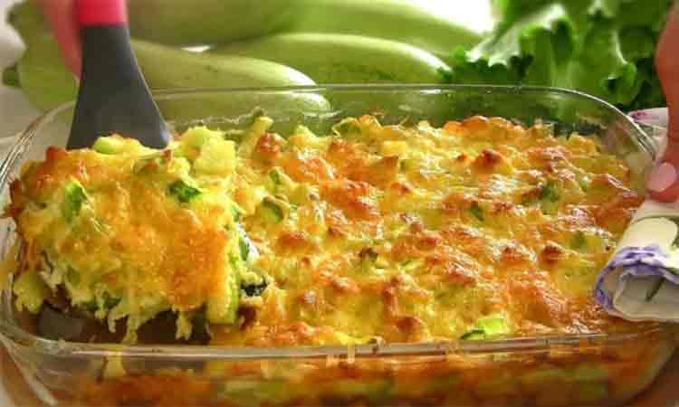 LEN cuketa, 3 vajcia a syr: Dajte všetko spolu piecť a výborný FIT obed je hneď na stole!