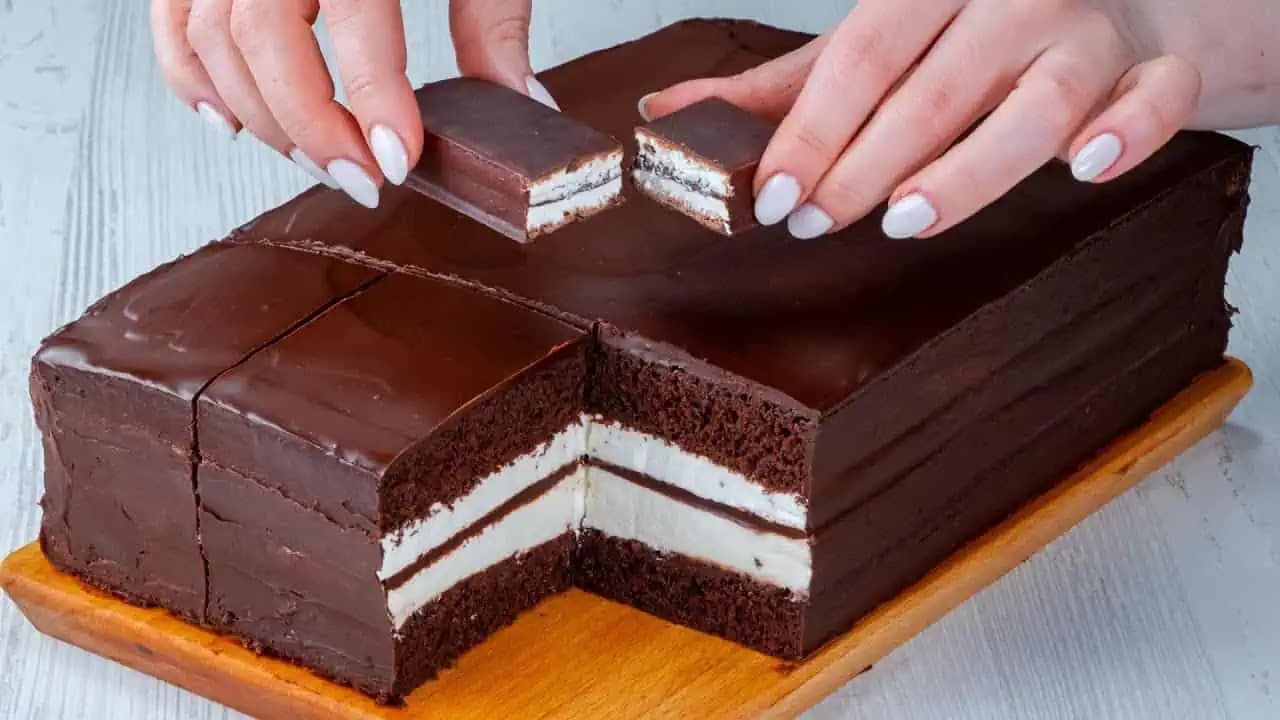 Obľúbené KINDER Pingui už v obchode nekupujeme: Podľa tohto receptu si tieto skvelé rezy pripravíte hravo aj doma!