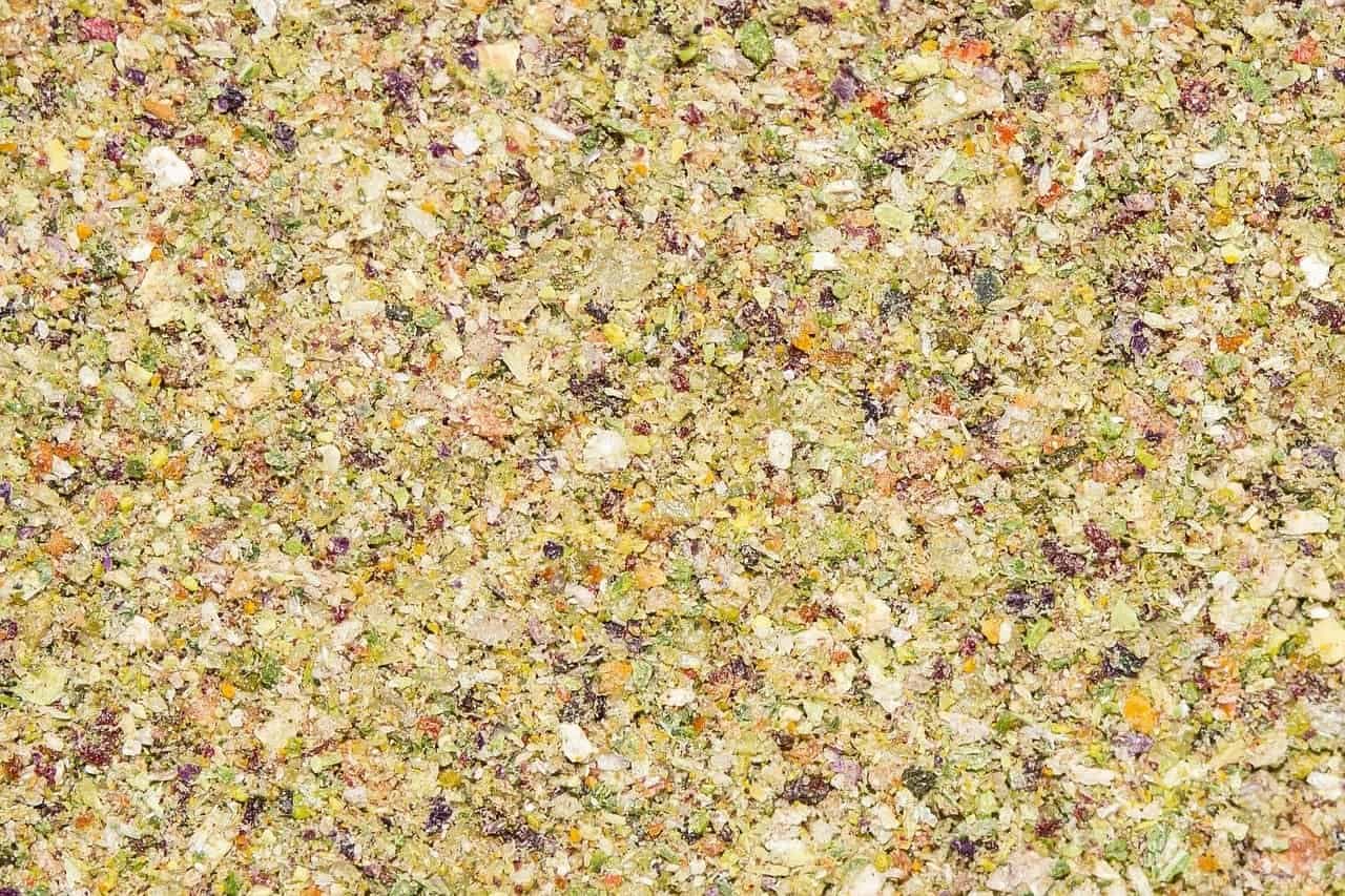 Domáca vegeta s liečivým ligurčekom: Kto pozná tento starý recept, ten v polievke neznesie žiadne umelé dochucovadlá!