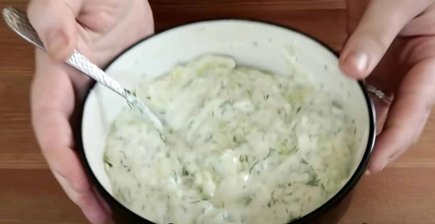 Krémová uhorková omáčka podľa tradičného receptu z Grécka: TZATZIKI rýchly a ľahký recept!