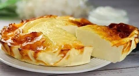 Bombastický jogurtový koláč z 3 surovín: Je veľmi lahodný a nepotrebujete múku, ani cukor!