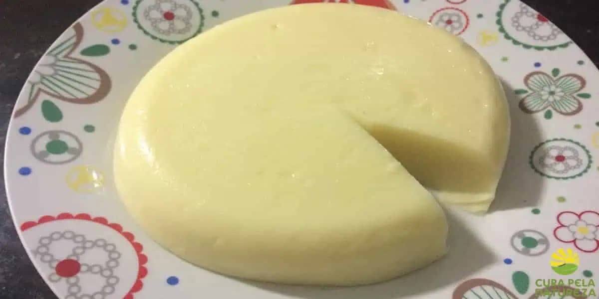 Vynikajúci domáci syr: Chutný, zdravý a za lacný peniaz pripravíte až 1 kg!