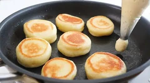 Bez toho, aby ste sa dotkli cesta! Len 3 minúty na prípravu! Jednoduchý a lacný recept z mlieka a múky!