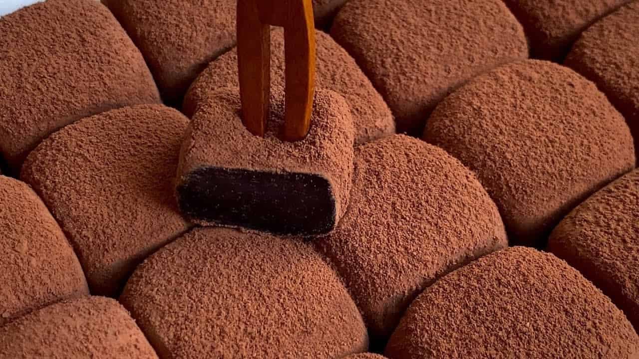 Moja suseda ma naučila fantastický recept na domácu čokoládu z MLIEKA: Len 4 prísady a je tak fantastická, že ju môžete aj predávať!