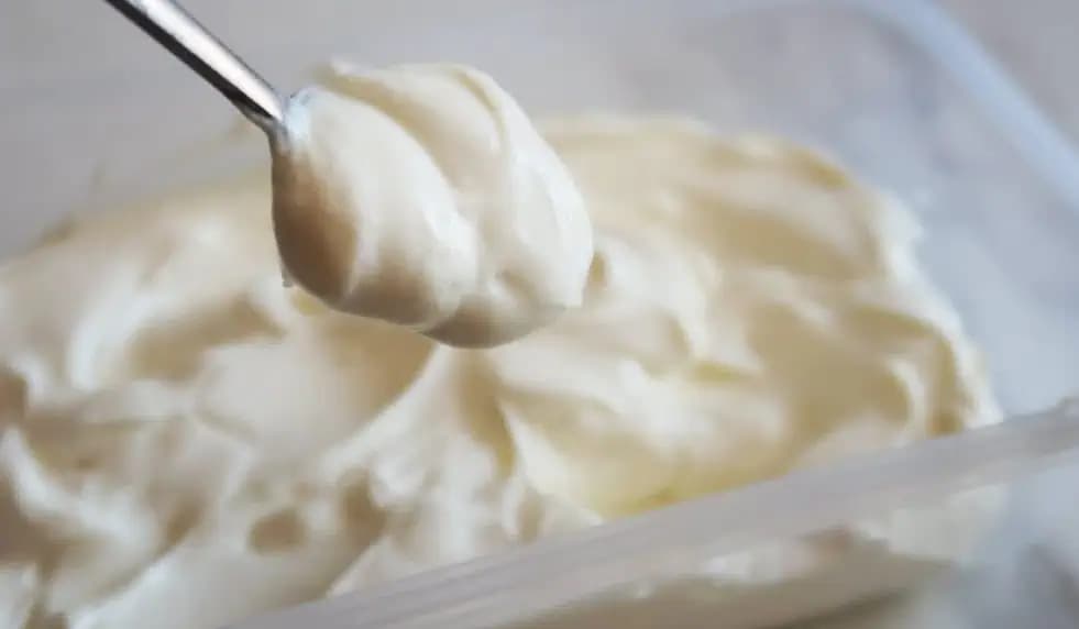 Vyrobte si domáci grécky jogurt: Postup je úplne jednoduchý, jogurt je veľmi chutný a extra hustý!