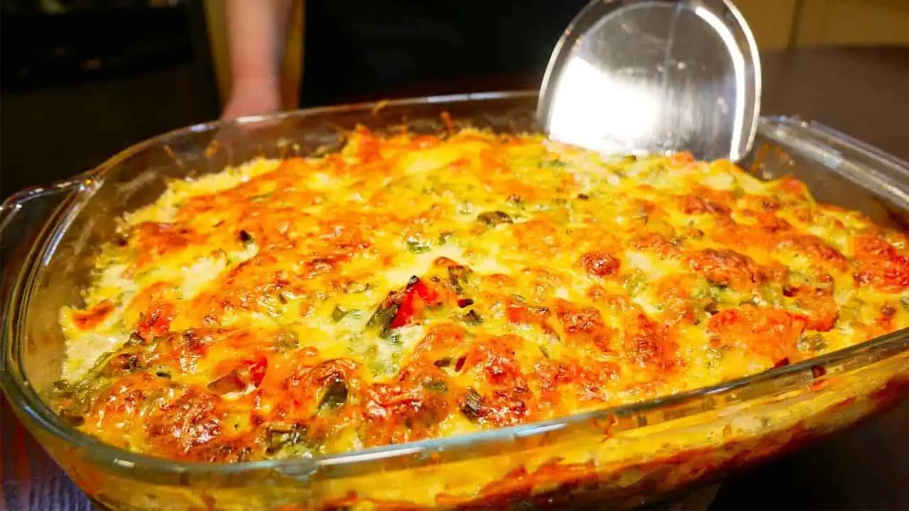 Vynikajúce zapekané kolienka s kuracím mäskom hotové za 20 minút: Neváhajte, čo dnes na obed a pripravte si toto skvelé jedlo!